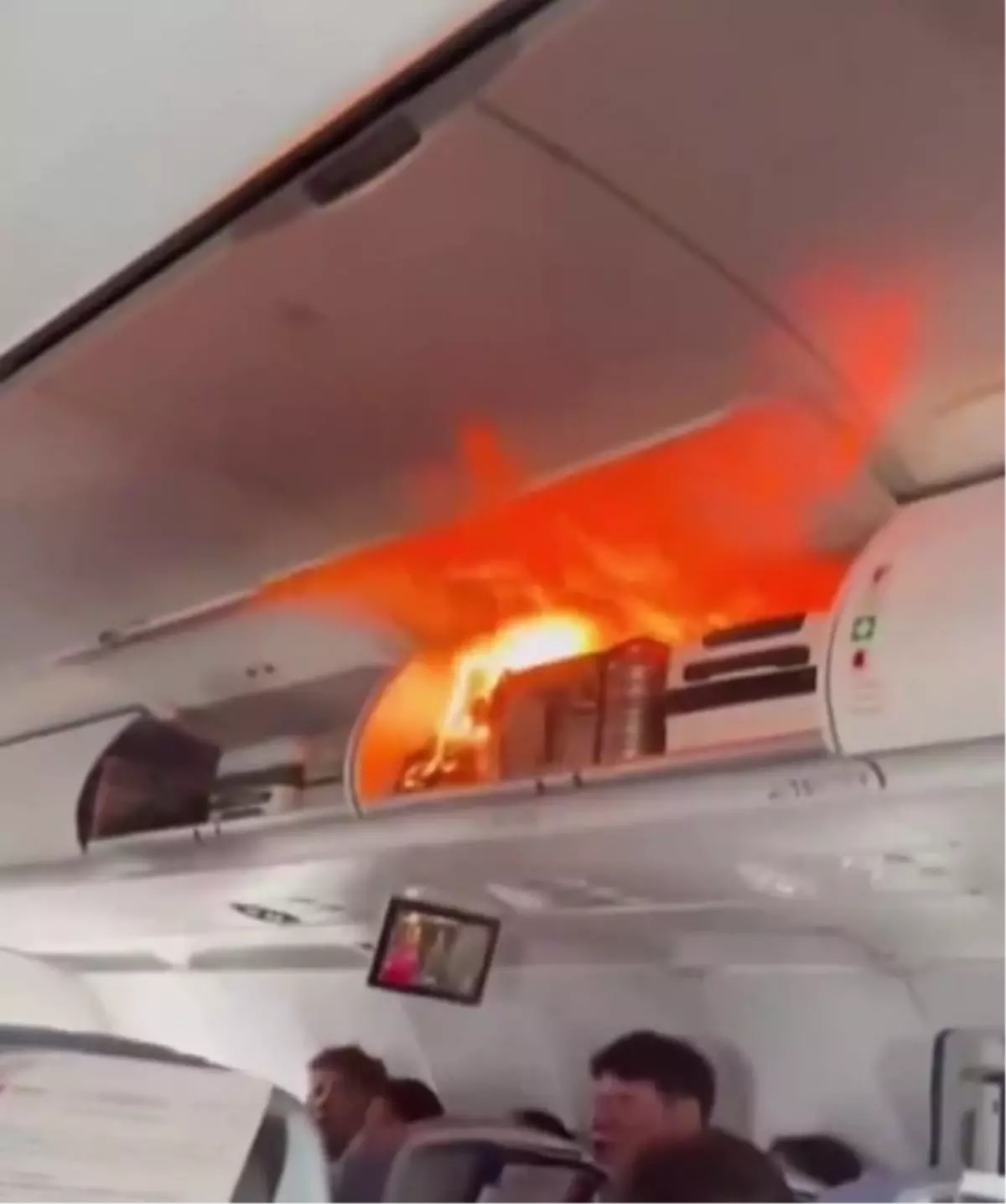 air china ucagi acil inis yapti RZLd3Vwu.jpg