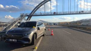 gaziantepte yolun karsisina gecerken otomobilin carptigi cocuk hayatini kaybetti fZidcLue.jpg