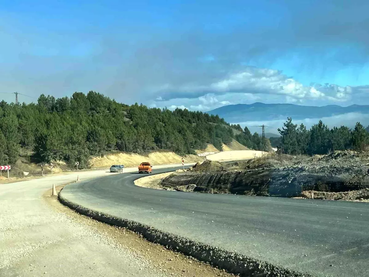 kutahyada tavsanli domanic devlet yolu calismalari hizla devam ediyor YaCNbFaK.jpg