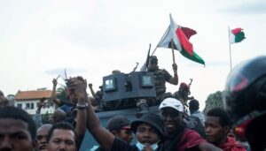 madagaskarda ordu bolundu cumhurbaskanina karsi darbe girisimi iddiasi XcecrsRC.jpg