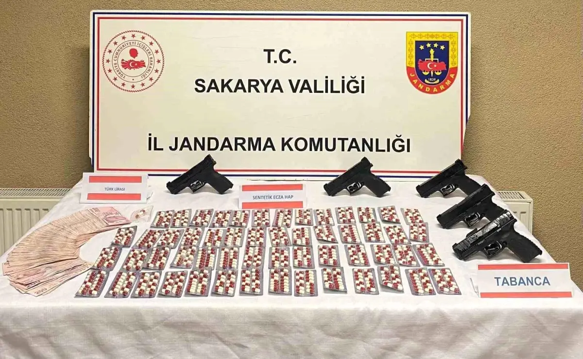 sakaryada jandarma operasyonunda 773 sentetik ecza hapi ele gecirildi ulqOdqaN.jpg