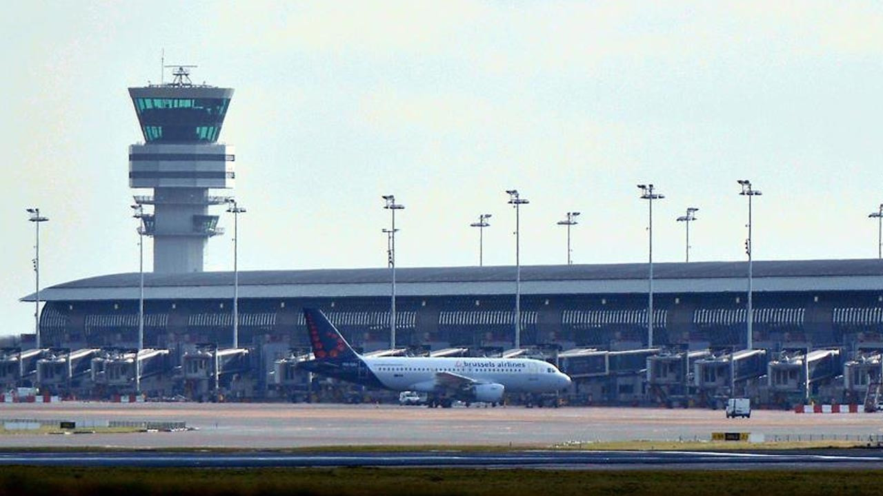 brukselde iha alarmi havaalani ucus trafigine kapatildi Eu1nd69L.jpg