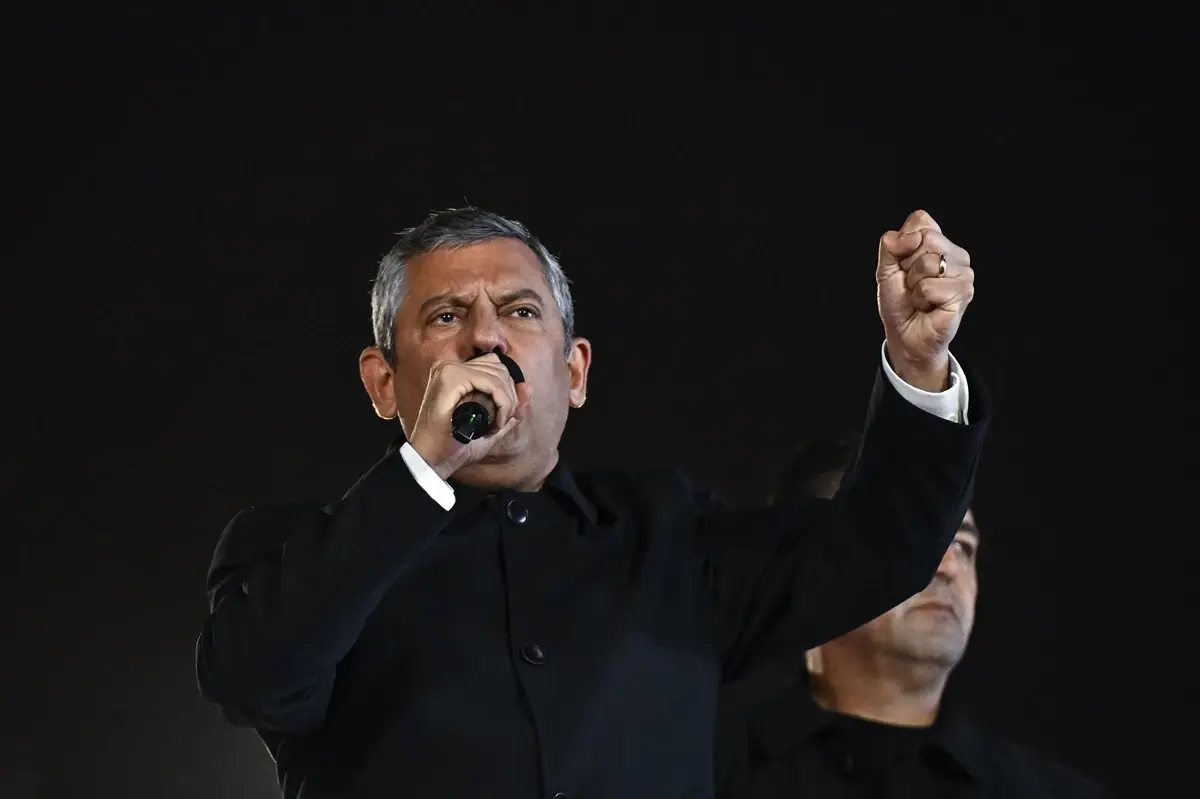 ozgur ozel istanbulda miting duzenledi hp6wn9Tl.jpg