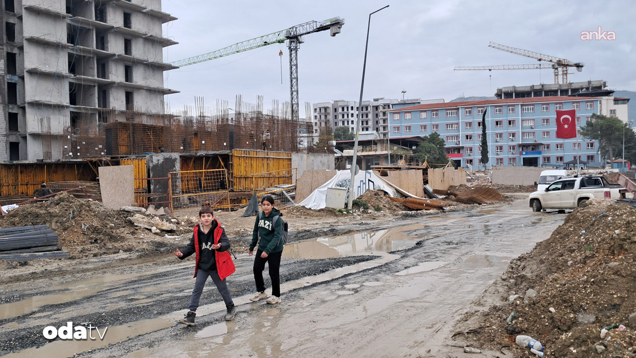 Hatay’da yollar çamura teslim