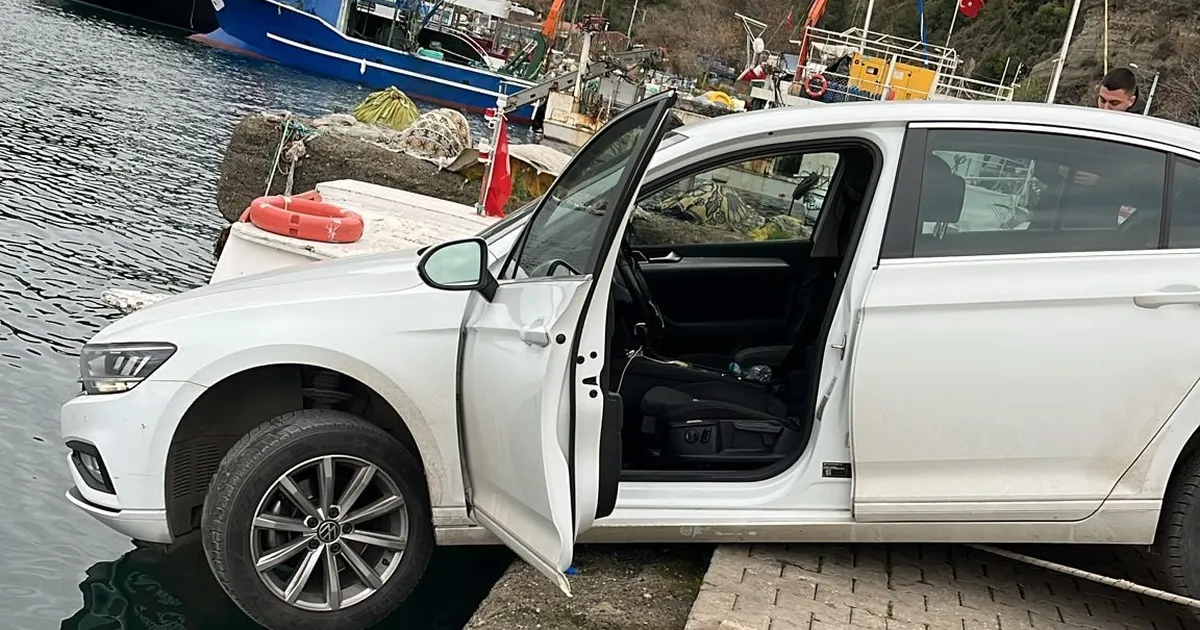 Mudanya Tirilye’de araç denize düşmekten son anda kurtarıldı!