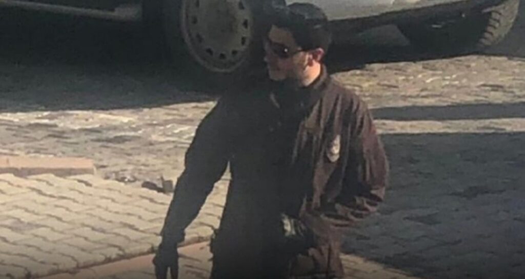 silahlara-merakim-yok-demisti-mustafa-turkay-sonelin-silahli-fotografi-ortaya-cikti-zkXlhjsY