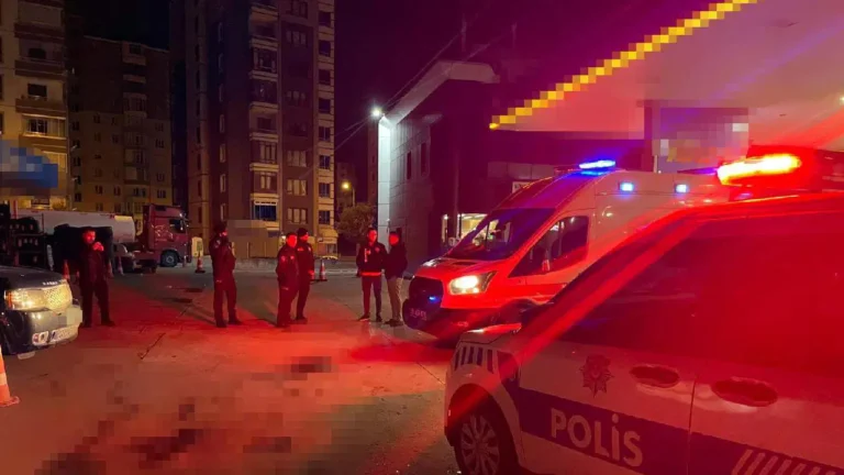 kayseride-benzinlikte-cikan-kavga-kanli-bitti-olu-ve-yaralilar-var-wqZaHCH7