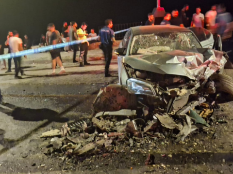 Hakkaride iki otomobil carpisti aralarinda cocuklarin da oldugu 7 yarali s11MxzNr